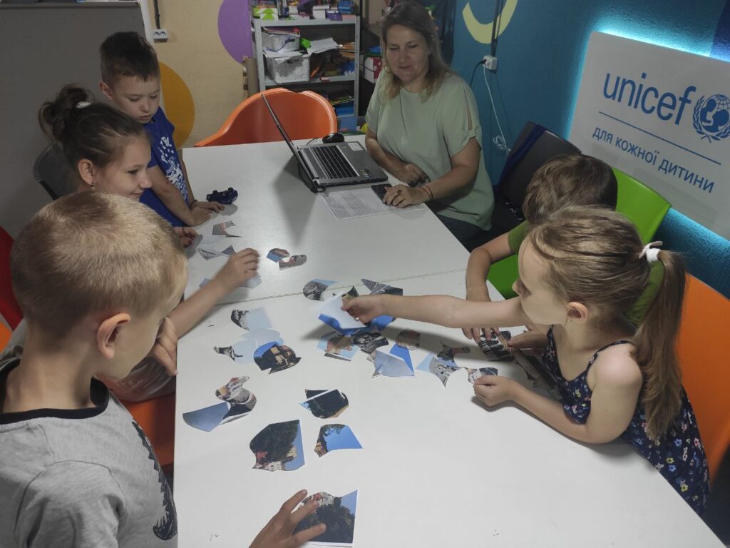 Учасники віртуальної мандрівки до Миколаєва виконують ігрове завдання - разом складають пазл